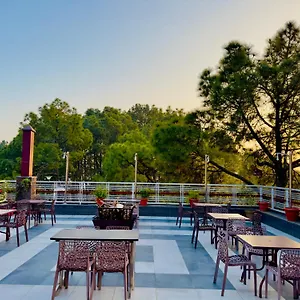 Pearl Grand White Near Volvo Bus Stand #private Parking #ac #in Centre India